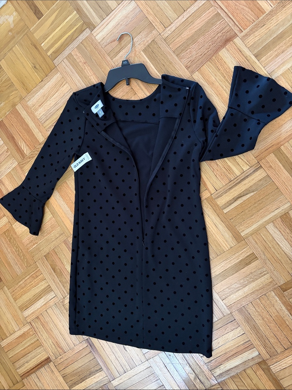 NWT Black Bell-Sleeve Shift Dress - Textured Polka Dot - Old Navy Womens Size XS - Picture 6 of 10